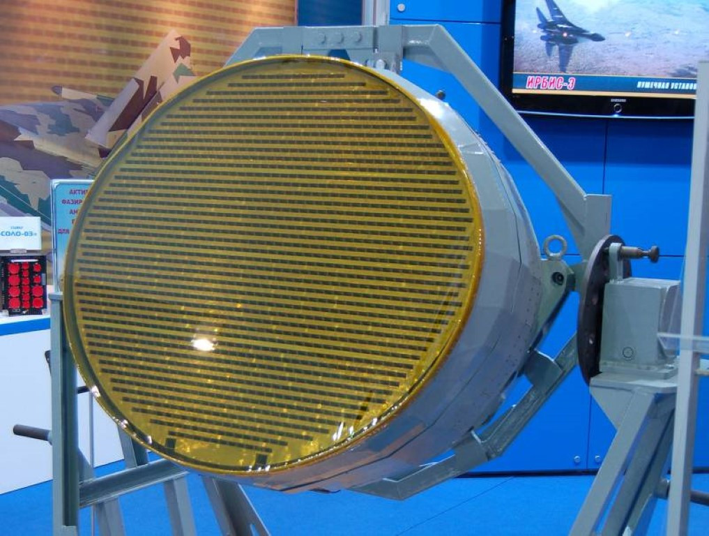 Ví dụ như hệ thống radar của chiến đấu cơ Su-57, được cho là có khả năng theo dõi một lượng lớn mục tiêu ở cùng một thời điểm, bất kể trên không hay trên mặt đất. Ảnh: Radar N036 do Nga sản xuất.