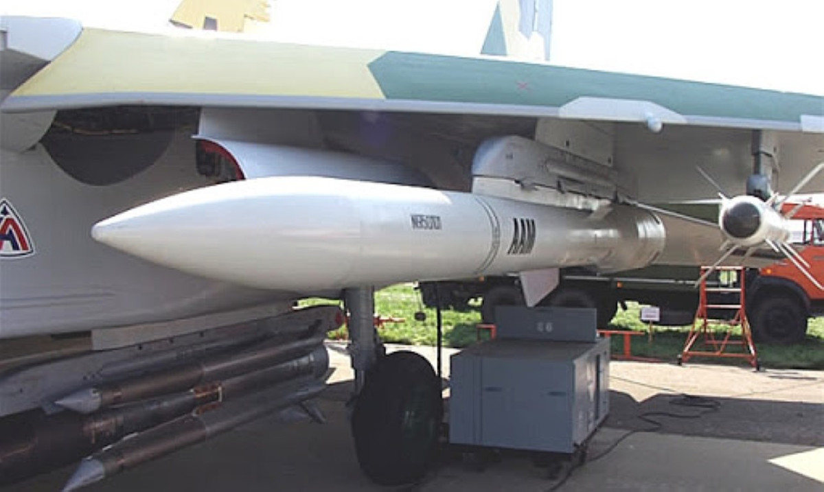 Ngoài ra, chiến đấu cơ Su-57 thế hệ mới của Nga cũng vẫn có khả năng tương thích với mọi loại tên lửa không đối không cũ, từng được Nga và Liên Xô sử dụng trong quá khứ.