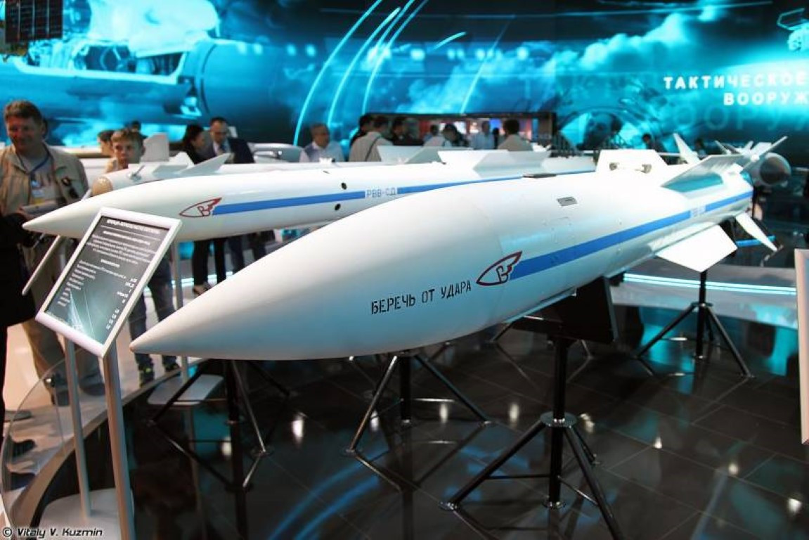 Về khả năng đối không, điểm hạn chế lớn nhất của tiêm kích Su-57 do Nga sản xuất lại không nằm ở tải trọng tối đa của nó, mà nằm ở kích thước của khoang chứa vũ khí bên trong thân.