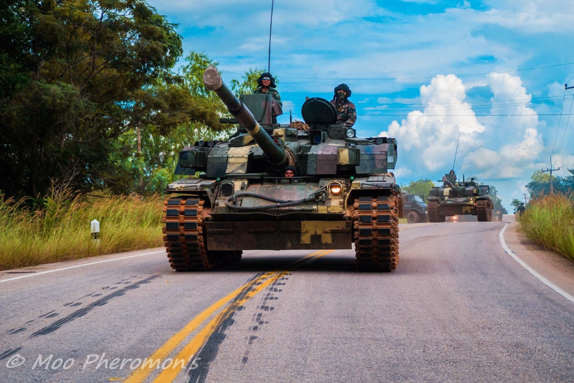 T-84 Oplot của Thái Lan cũng được trang bị pháo nòng trơn cỡ 125mm, cùng với hệ thống nạp đạn tự động tiêu chuẩn giống như nhiều thế hệ xe tăng Liên Xô khác.