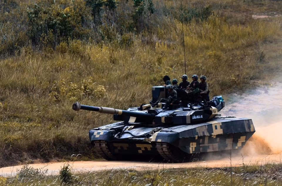 Một đại diện khác của Thái Lan cũng lọt vào bàng xếp hạng này là xe tăng chủ lực T-84 Oplot. Đây là phiên bản xe tăng chủ lực hiện đại nhất, đang được Ukraine quảng cáo và xuất khẩu tới nhiều quốc gia trên thế giới.
