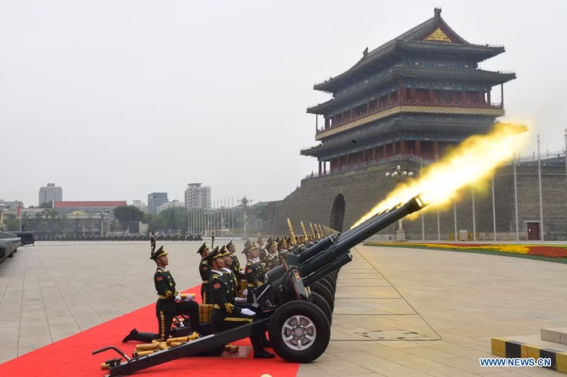 Pháo binh Trung Quốc nổ 100 phát đạn mừng kỷ niệm 100 năm ngày thành lập Đảng Cộng sản nước này.