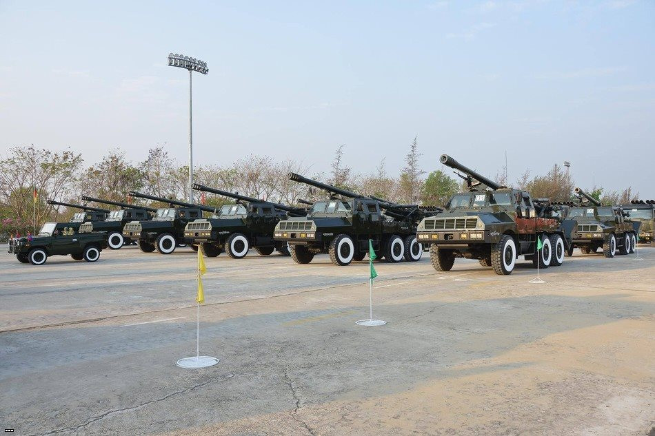 Ngoài ra quốc gia này cũng sở hữu các tổ hợp pháo phản lực phóng loạt SY-400 mua từ Trung Quốc nhưng không rõ số lượng là bao nhiêu.