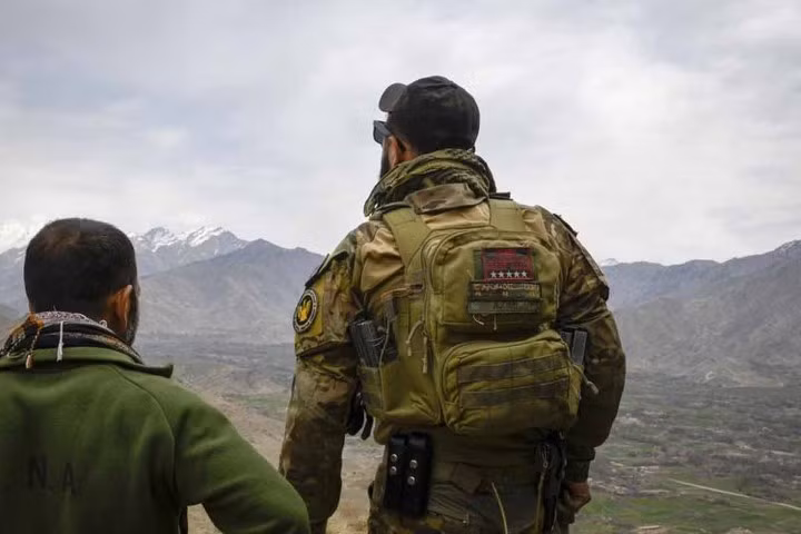 Trong số này, có không ít lính đặc nhiệm Afghanistan, đã được huấn luyện và phục vụ các lực lượng quân đội Anh suốt hàng chục năm qua tại chiến trường Afghanistan.