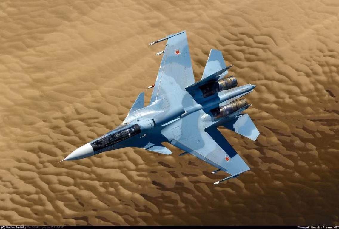 Su-30SM được thiết kế cho vai trò chiếm ưu thế trên không cũng như tấn công chính xác các mục tiêu mặt đất.