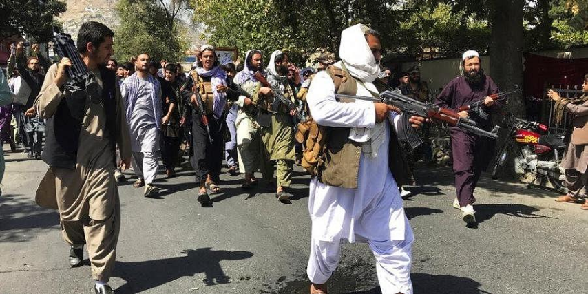 Ngoài ra, việc không dứt khoát trong quan hệ với các tổ chức khủng bố đã khiến Taliban dần mất đi lợi thế ngay cả từ những quốc gia đồng minh. Một số quốc gia ban đầu hoan nghênh thì giờ đây họ cũng đang có những bước đi nước đôi, sẵn sàng ứng phó với biến động tại Afghanistan.