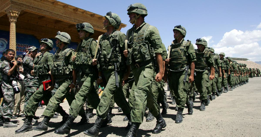 Theo một phân tích của chuyên gia người Tajikistan, ông Abdumalik Kadyrov cho biết, nhiều khả năng Nga - quốc gia có tới 7.000 binh sĩ đóng ở miền nam Tajikistan - đóng vai trò nhất định trong cuộc xung đột hiện tại ở Afghanistan.