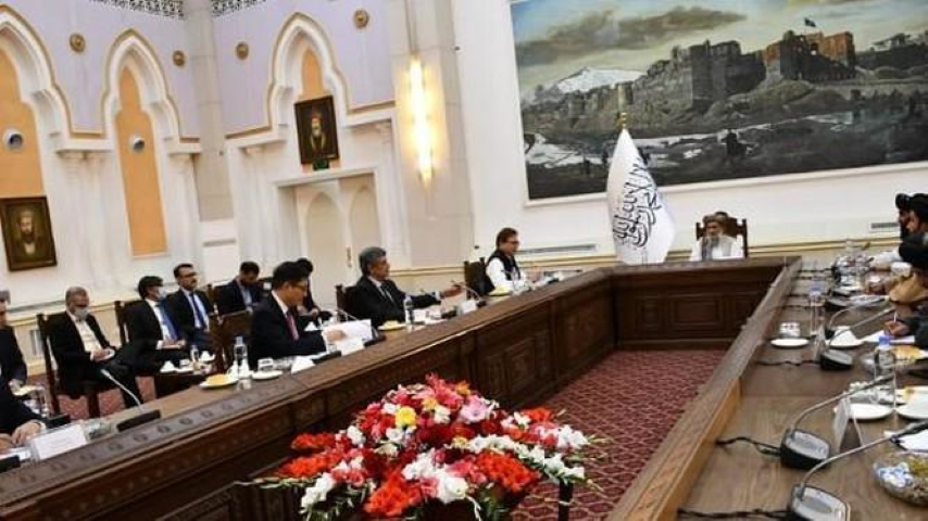 Các lãnh đạo Taliban cũng tham gia những buổi tiếp nhận viện trợ từ Qatar, Trung Quốc, Các Tiểu vương quốc Arab Thống nhất (UAE), Pakistan và Uzbekistan tại sân bay quốc tế Hamid Karzai ở thủ đô Kabul. Tuy nhiên, chưa quốc gia nào trong số này công nhận Taliban là bên cầm quyền hợp pháp tại Afghanistan.