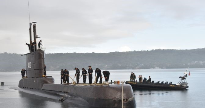 Ngay cả khi có tọa độ chính xác, việc tìm kiếm một tàu ngầm quân sự - vốn được thiết kế để lẩn tránh khỏi sự tìm kiếm từ tàu mặt nước - là điều quá khó khăn.