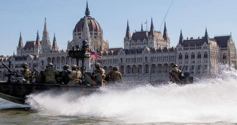 Trong chiến dịch Thiên nga đen 21, đội tàu vận tải đặc nhiệm đã rèn luyện kỹ năng trên sông Danube, sông lớn thứ hai châu Âu, chảy từ Đức đến Biển Đen và đi qua 10 quốc gia.