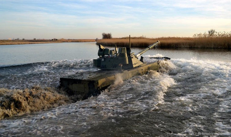 Trọng lượng chỉ 18 tấn cho nên Sprut-SDM có thể nhảy dù từ máy bay vận tải hạng nặng Il-76, khi tiếp đất chỉ cần cắt dù là có thể bước vào chiến đấu được ngay.