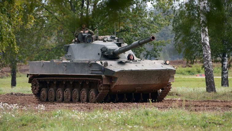 Sprut-SDM1 có thể bắn được tất cả cả loại đạn pháo tăng 125 mm tiêu chuẩn, kể cả tên lửa AT-11 phóng qua nòng, khi được tích hợp hệ thống nạp đạn tự động với 22 viên đạn trong băng còn 18 viên khác dự trữ trong xe.