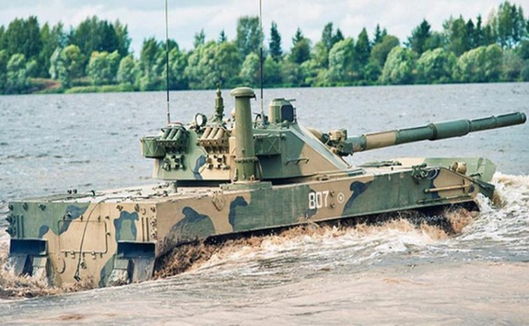 Xạ thủ được trang bị kính ngắm ảnh nhiệt, hệ thống theo dõi mục tiêu tự động, tổ hợp điều khiển hỏa lực kỹ thuật số đa kênh Sosna-U cho phép tác chiến bất kể ngày/đêm, thậm chí tấn công được cả trực thăng và máy bay không người lái bay thấp.