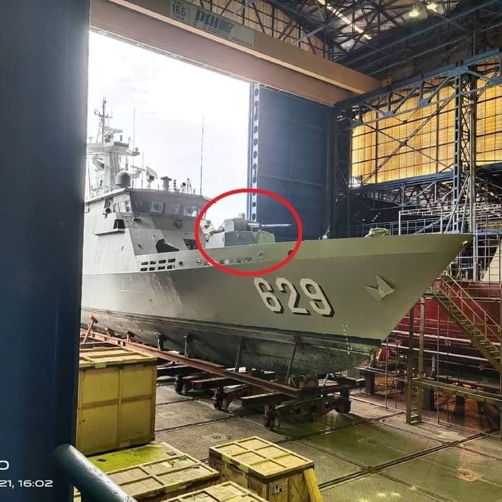 Truyền thông Indonesia vừa khiến giới quan sát bất ngờ, với sự xuất hiện của khẩu pháo AU-220M trên tàu chiến Đề án KCR-60M.