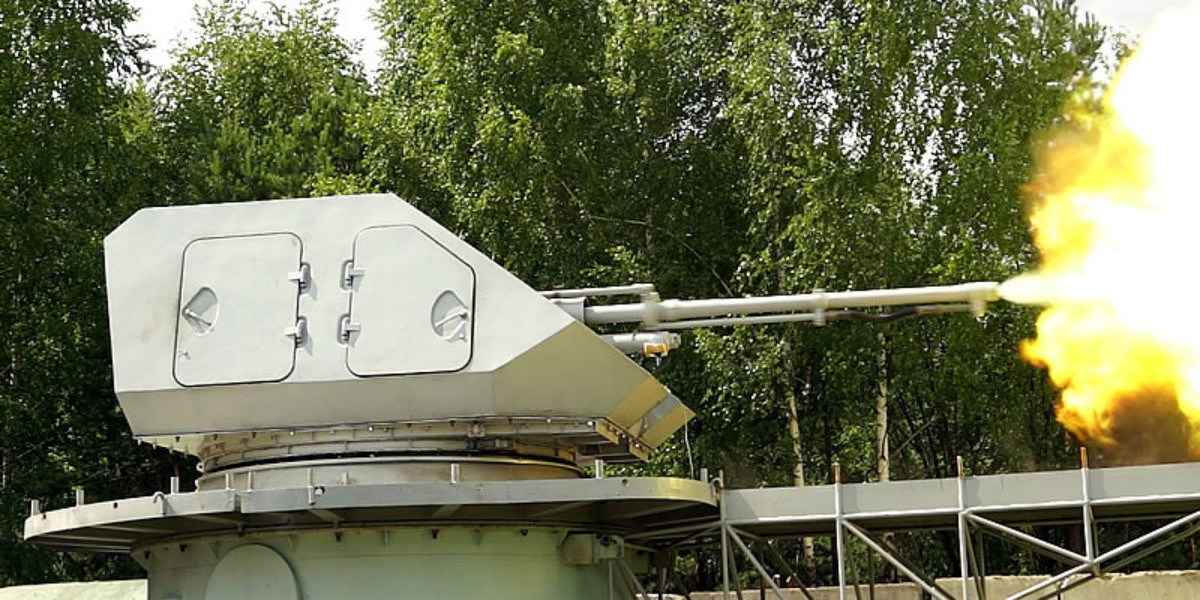 Ở phiên bản dành cho hải quân, khẩu pháo này vẫn được trang bị kèm một súng máy đồng trục cỡ nòng 7,62mm. Hệ thống pháo này cũng được Nga quảng cáo là nhỏ gọn và dễ nâng cấp cho các thế hệ tàu chiến cũ.