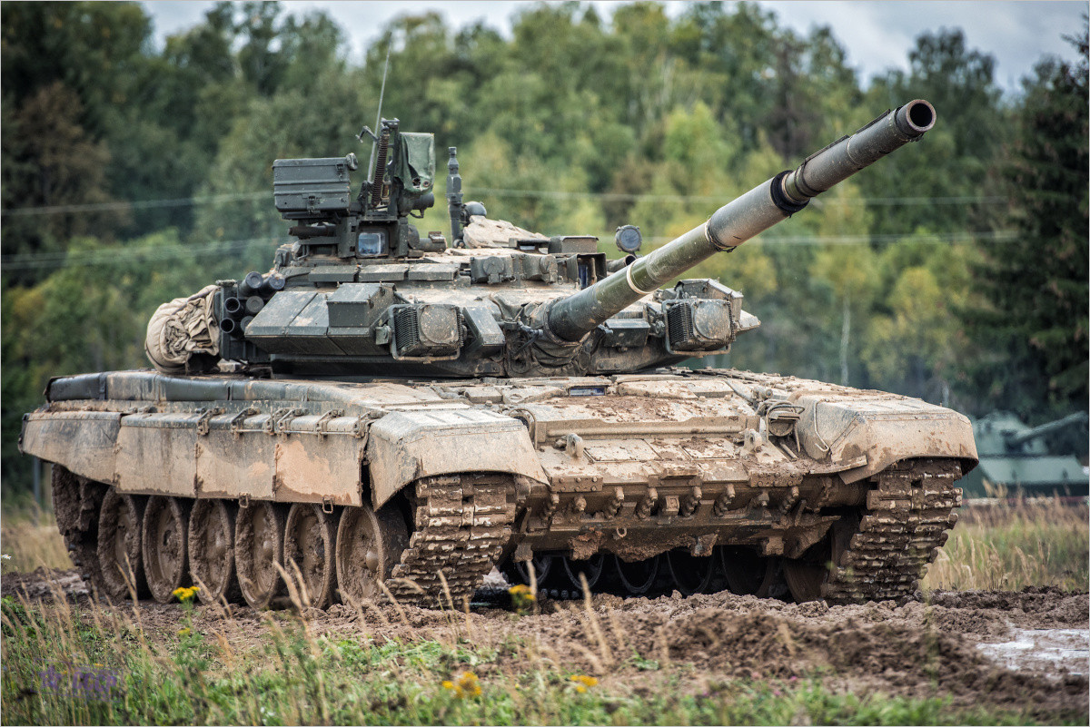 Với giá thành sản xuất rẻ và chi phí vận hành thấp, xe tăng T-90 - cũng như các phiên bản T-72 cải tiến sau này, có thể được sản xuất hàng loạt một cách nhanh chóng bất cứ khi nào Nga rơi vào trạng thái chiến tranh tổng lực.