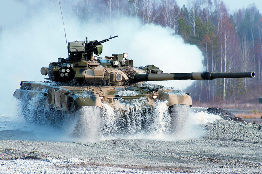 Dù vậy, xe tăng T-90 (hay T-72 đổi tên) cũng vẫn là niềm mơ ước của rất nhiều quốc gia. Loại xe tăng này có chi phí sản xuất rẻ, giá thành vận hành thấp, đặc biệt là nhỏ và nhẹ, dễ dàng vận chuyển đường dài.