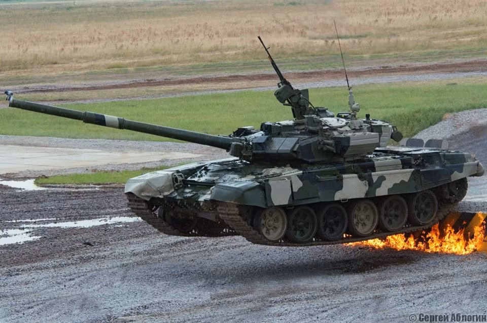 Quá trình đổi tên cho T-72BU được thực hiện chóng vánh, phiên bản xe tăng chủ lực T-90 "bỗng chốc" xuất hiện nhưng cũng đã thu hút được rất nhiều sự chú ý của quốc tế.