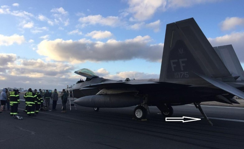 Sự cố liên quan đến F-22 Raptor bất ngờ cho thấy thiết kế độc đáo của chiến đấu cơ mạnh nhất thế giới này. Thường cáp hãm đà chỉ được trang bị cho tiêm kích hạm, điều này giúp cho máy bay có thể hạ cánh ở đường băng ngắn như tàu sân bay.