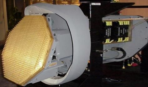 Radar AN/APG-77 được hai công ty Northrop Grumman và Raytheon sản xuất và cấu tạo bởi hơn 2.000 thiết bị truyền dẫn tín hiệu. Đây cũng là loại radar phức tạp nhất sử dụng trên chiến đấu cơ của Mỹ.