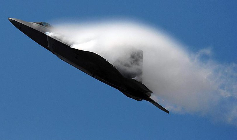 F-22 được kỳ vọng sẽ là một trong những vũ khí đầu tiên được sử dụng trong các cuộc xung đột trong tương lai, với nhiệm vụ tiêu diệt hệ thống phòng không của đối phương