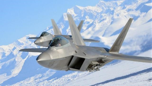 Khung thân của F-22 Raptor có tuổi thọ lên tới 8.000 giờ bay, khi đại tu có thể lên tới 12.000 giờ bay, trong khi đó các máy bay của Nga chỉ có tuổi thọ khung thân từ 3.000 giờ bay, khi đại tu cũng chỉ có thể lên tới hạn 4.000 giờ bay.