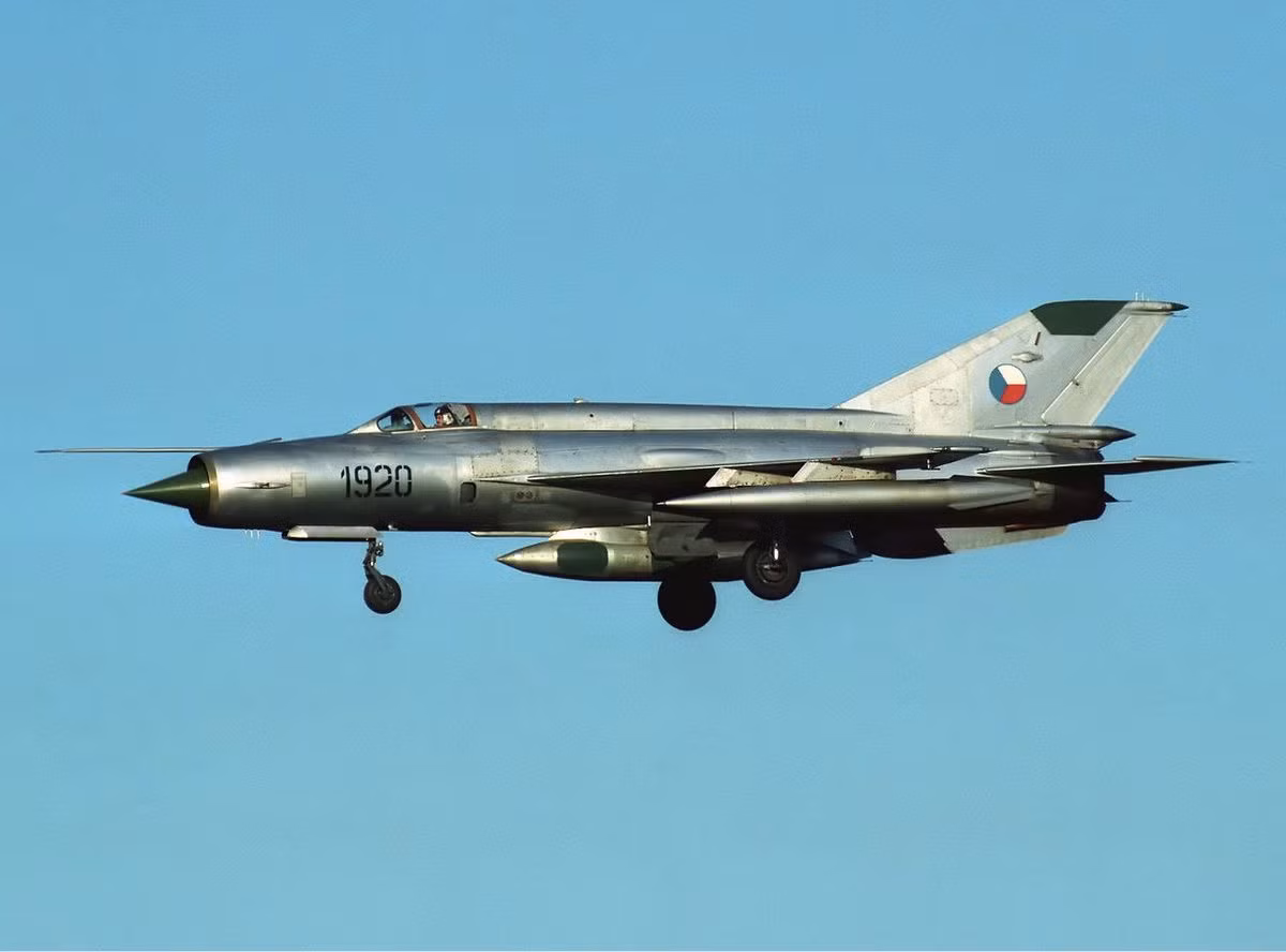 Trước khi Liên Xô tan rã, quốc gia này vẫn chuyển giao cho Nigeria nhiều công cụ bảo dưỡng, linh kiện thay thế cũng như hỗ trợ về mặt vật chất, kỹ thuật và cả nhân lực cho quốc gia này. Nguồn ảnh: Avia.