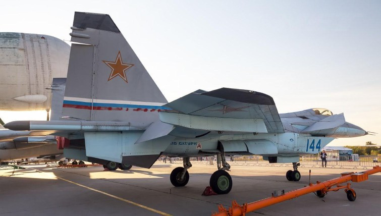 Với tải trọng khoảng 10 tấn vũ khí, bao gồm tên lửa, bom, pháo, MiG-1.41 là dòng chiến đấu cơ có tải trọng lớn nhất của Nga, gần ngang bằng với mức 10.5 tấn trên F-15E của Mỹ.