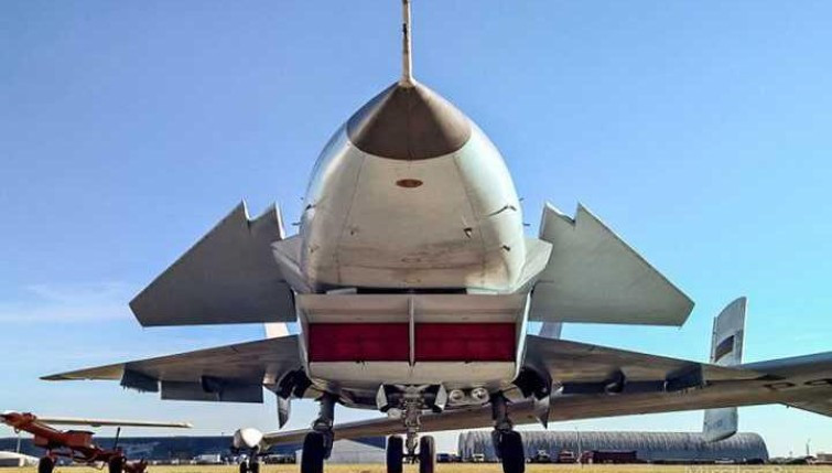 Trong bối cảnh kinh tế Nga cuối thập niên 1990 khủng hoảng trầm trọng, cuộc chiến tại Chechnya lần 2 đã vắt kiệt ngân sách quốc phòng của nước này, trong khi đó dự án MiG-1.44 lại quá tốn kém. Hãng phát triển gần như phụ thuộc ngân sách vào quân đội Nga.