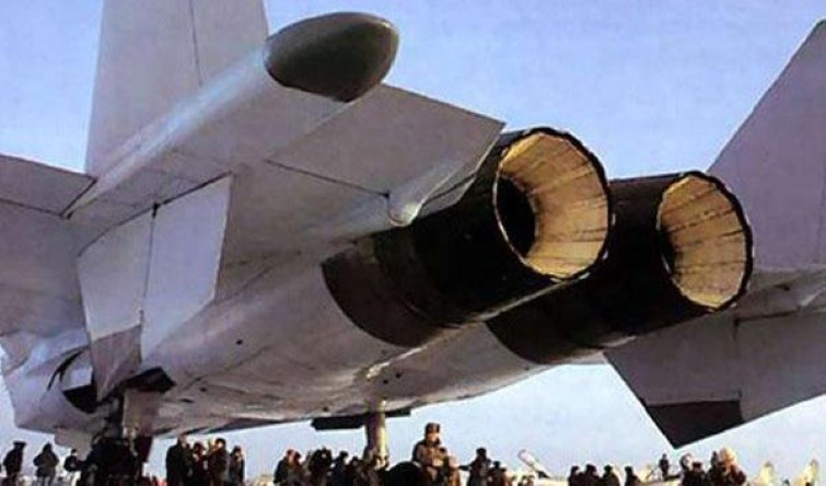 MiG-1.44 được trang bị hai động cơ phản lực tuốc bin cánh quạt phụ trội Lyulka AL-41F.