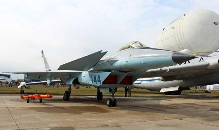 Ngoài yếu tố ngân sách, yếu tố kỹ thuật cũng là điểm mấu chốt khiến dự án MiG-1.44 không thể vượt qua nghịch cảnh để sống sót. Các nhà phân tích cho rằng, MiG-1.44 nên xếp vào chiến đấu cơ thế hệ 4,5 hơn là 5 đúng nghĩa.