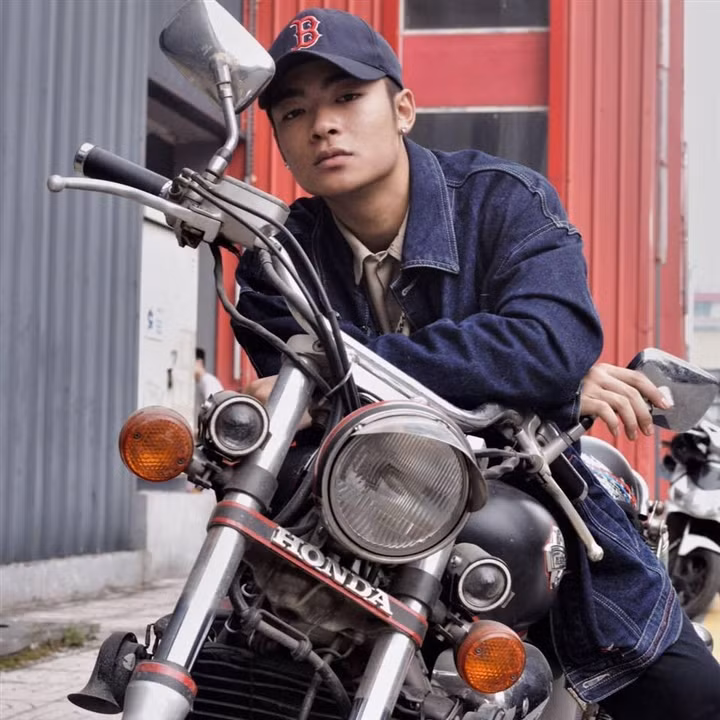 Võ Hoài Nam lớn lên trong một gia đình không trọn vẹn. Anh từng có thời gian phải đi bụi nên luôn muốn dành cho con những điều tốt nhất.