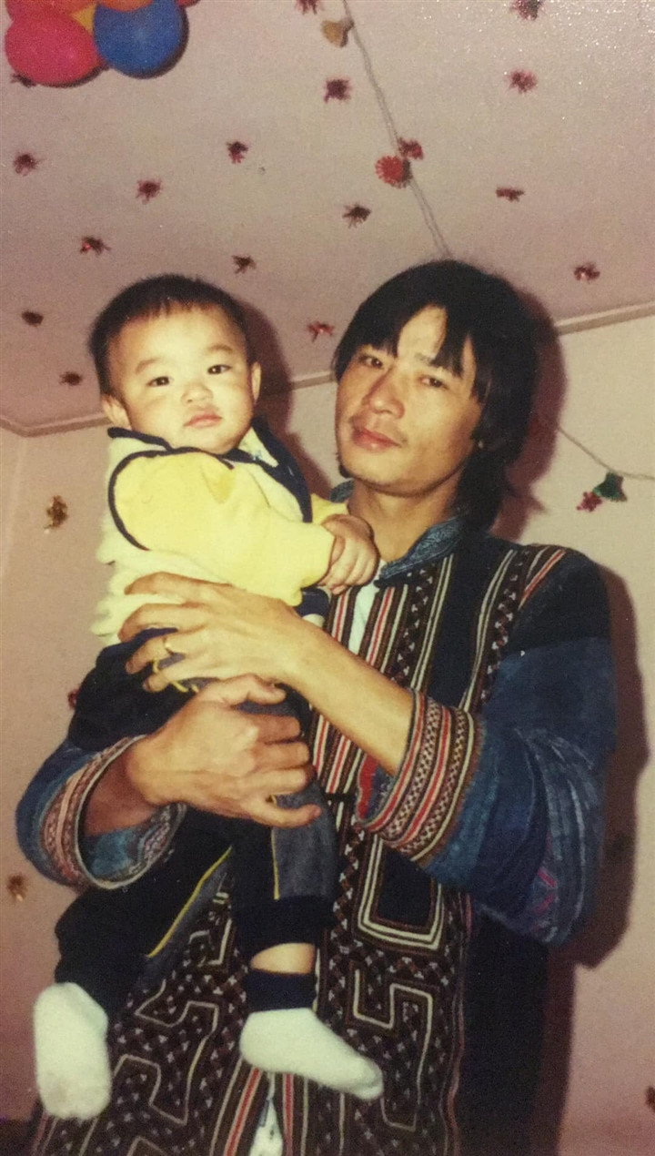 Võ Hoài Vũ là chàng trai rất tình cảm. Anh thường tự hào chia sẻ hình ảnh của cha mẹ trên trang cá nhân kèm theo những lời yêu thương.