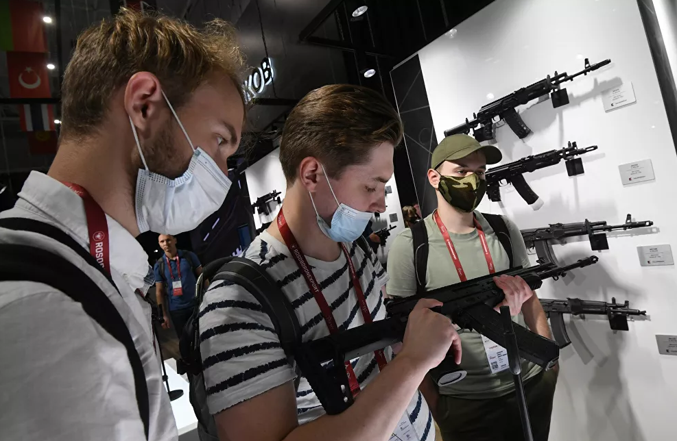 Bên lề hội thao quân sự Army Games năm nay là triển lãm quân sự Army 2021, với rất nhiều loại vũ khí hiện đại và các nhà sản xuất đến từ nhiều quốc gia trên thế giới góp mặt.