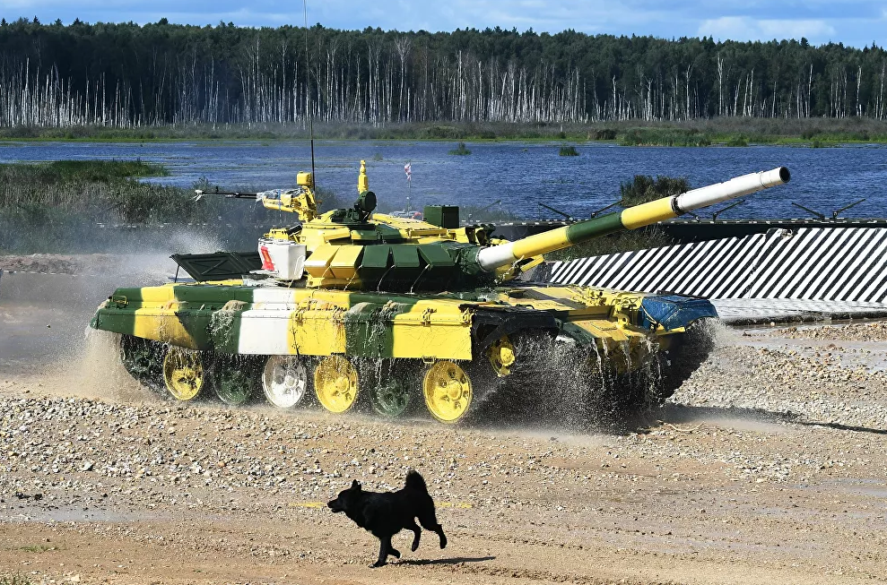 Xe tăng T-72B3 của đội Kyrgyzstan tham gia cuộc thi Tank Biathlon 2021.