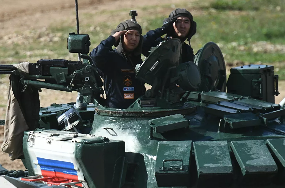 Cũng sử dụng phiên bản xe tăng T-72B3, tuy nhiên chiếc xe tăng của đội tuyển Nga lại được chỉnh sửa rất sâu, nên có khả năng tăng tốc cực tốt, vận tốc cực đại có thể lên tới 80 km/h.