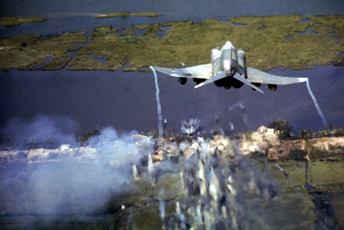 Đây cũng chính là lý do, cho tới tận các loại tiêm kích thế hệ năm sau này, thiết kế pháo bên trong thân máy bay, vẫn còn tồn tại. Thậm chí trong nhiều năm nữa, chắc chắn những khẩu pháo hàng không này, vẫn sẽ còn tồn tại.