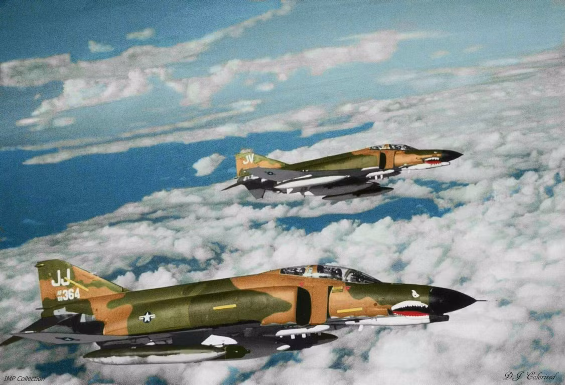 Bản thân Không quân Mỹ cùng thừa nhận, máy bay đánh chặn F-4 Phantom II không được thiết kế để tham chiến quần vòng, nó được thiết kế để tối ưu hóa tốc độ nhanh kèm theo khả năng mang vác tên lửa, bom