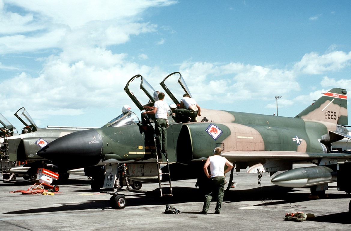 Đây cũng là lý do, khiến các loại tiêm kích MiG đời cũ của ta, vẫn có thể bắn hạ được máy bay chiến đấu F-4 Phantom II của Mỹ, miễn là ta tận dụng được cơ hội áp sát và bất ngờ tấn công đối phương ở cự ly gần.