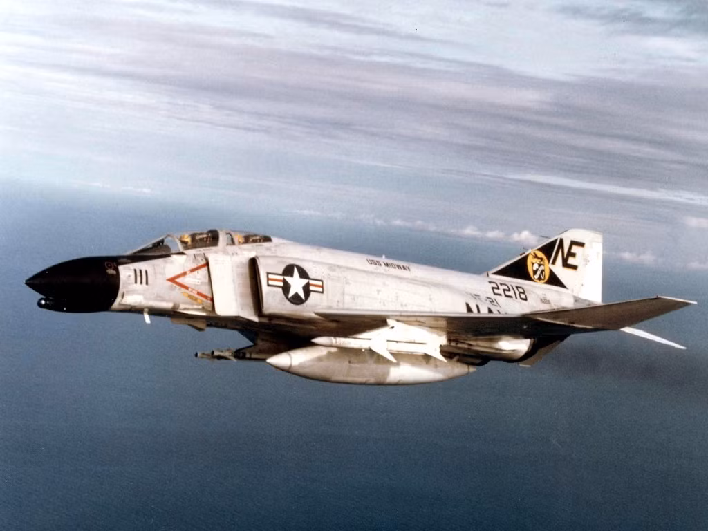 Để có được không gian bố trí pháo bên trong máy bay, phần càng đáp phía trước đã được thiết kế lại, khẩu pháo được đặt khá lộ ở ngay dưới mũi phi cơ, khiến kiểu dáng khí động học của nó bị ảnh hưởng đôi chút.