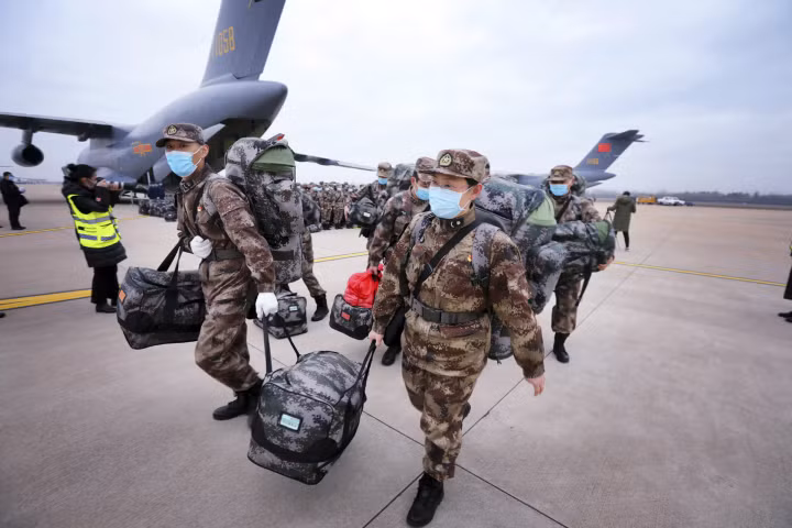 Ngoài việc tiến hành huấn luyện tác chiến đổ bộ, PLA cũng phát triển một thiết bị liên lạc điện tử sử dụng trí thông minh nhân tạo. Thiết bị này sẽ cho phép y sĩ quyết định cứu chữa cho ai trước trên chiến trường, và giúp binh lính tìm được bác sĩ quân y gần mình nhất.