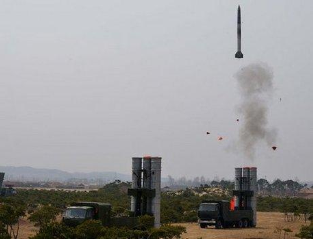 "Năm ngoái, vào tháng 10, tại một cuộc duyệt binh nhân kỷ niệm 75 năm thành lập Đảng Lao động Triều Tiên, một phiên bản hiện đại hóa của hệ thống phòng không như vậy đã được trình diễn".