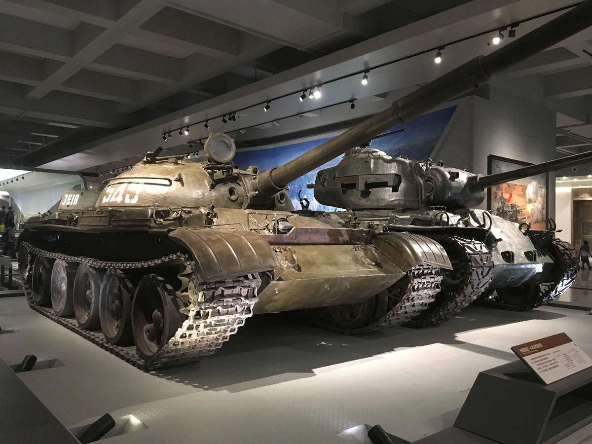 Tuy nhiên sau khi quan hệ Trung - Xô trở nên căng thẳng với cuộc chiến tranh biên giới, hợp tác kỹ thuật quân sự bị cắt đứt, nhưng Trung Quốc lại nhận được "món quà" đó là chiếc xe tăng T-62 bị bắt giữ, dựa trên chiếc chiến xa này mà nhiều phiên bản cải tiến đã ra đời.