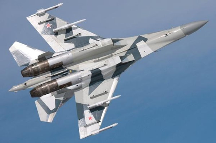 Ngoài ra nếu mua Su-35, Indonesia sẽ ít nhiều tận dụng được cơ sở đảm bảo hậu cần - kỹ thuật do họ đang vận hành số lượng khá lớn tiêm kích dòng Flanker bao gồm Su-27SKM, Su-30MK2, bên cạnh đó số vũ khí tên lửa, bom... cũng có thể chia sẻ.
