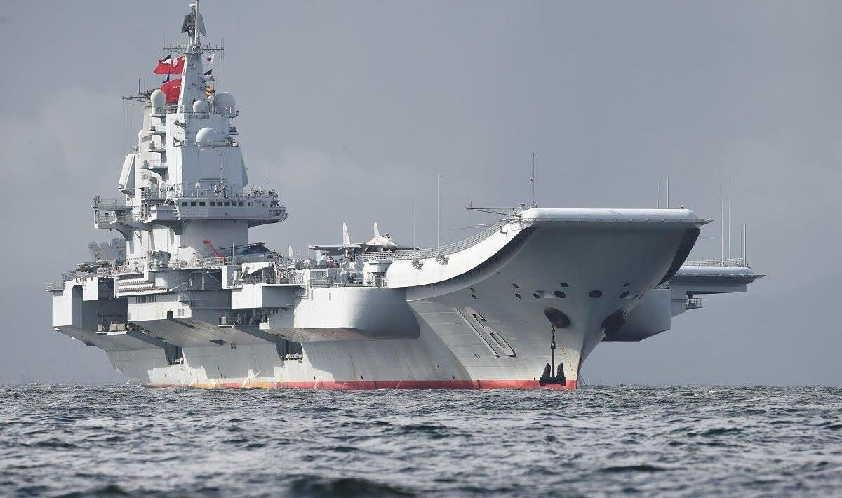 Bên cạnh đó Australia cũng yêu cầu Bắc Kinh tuân thủ Phán quyết Tòa Trọng tài năm 2016 vụ Philippines kiện Trung Quốc.Australia cũng là một trong số ít quốc gia thẳng thắn đề nghị Trung Quốc không dùng sức mạnh quân sự để đe dọa, bắt nạt các nước láng giềng vốn yếu hơn, đồng thời kiềm chế hành xử, không thay đổi hiện trạng Biển Đông.