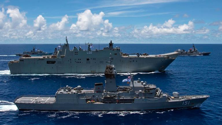 Các chuyên gia quân sự dự đoán HMAS Canberra (L02) có thể được cấu hình thành tàu sân bay hạng nhẹ trong tương lai bằng việc đặt mua tiêm kích tàng hình F-35B, tương tự như Nhật Bản đã làm với tàu đổ bộ JS Izumo.