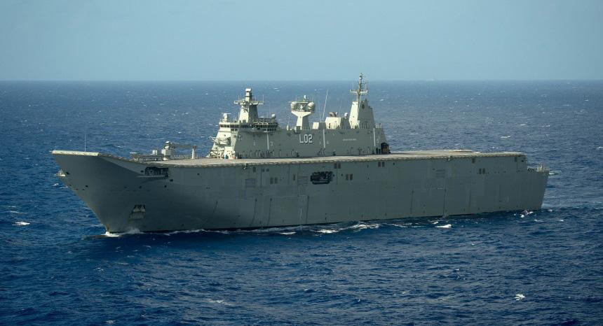 HMAS Canberra (L02) được bàn giao cho Hải quân Hoàng gia Australia (RAN) vào tháng 11/2014.