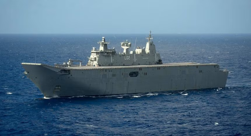 HMAS Canberra (L02) được bàn giao cho Hải quân Hoàng gia Australia (RAN) vào tháng 11/2014.