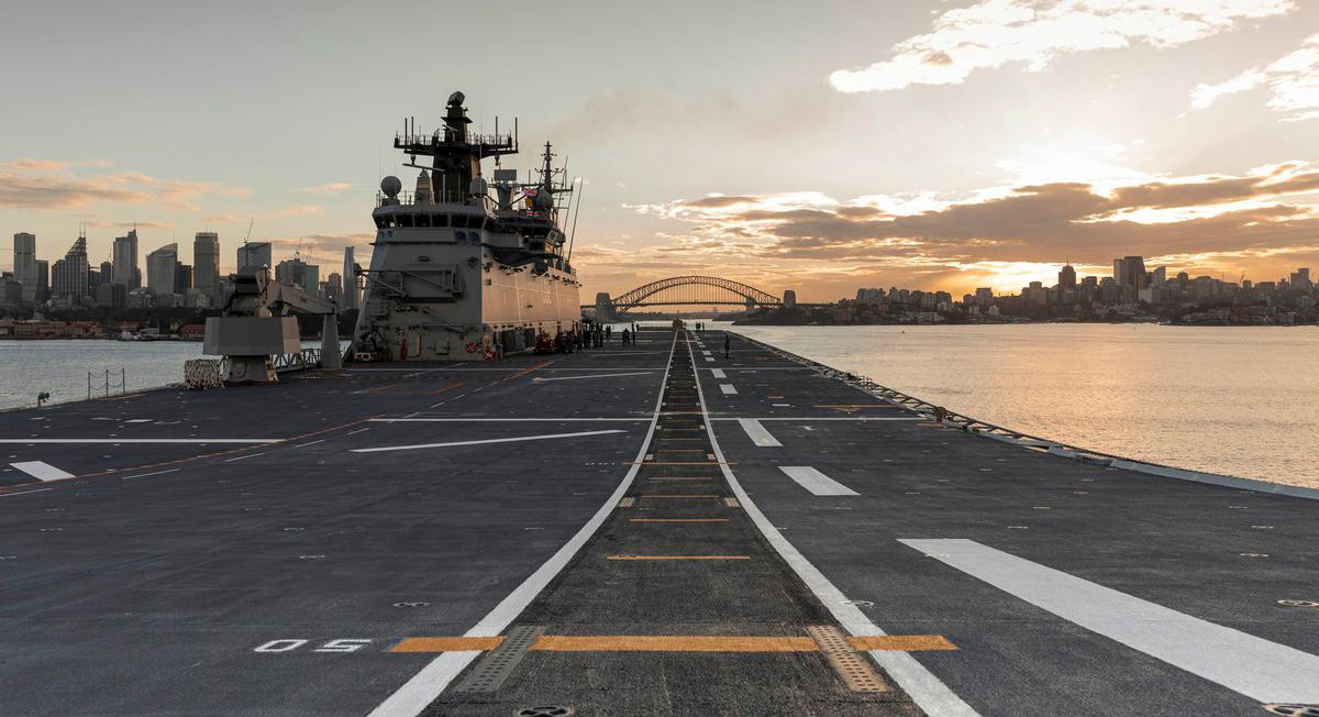 Tàu được chế tạo cho nhiệm vụ triển khai binh lính, trang thiết bị quân sự trong các nhiệm vụ đổ bộ và hỗ trợ nhân đạo.