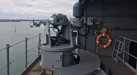 Tàu được vũ trang 4 trạm vũ khí điều khiển từ xa Typhoon lắp pháo 25 mm do Israel chế tạo cho nhiệm vụ phòng vệ. Khi hoạt động trên biển, tàu thường được các tàu hộ tống đi cùng để bảo vệ.